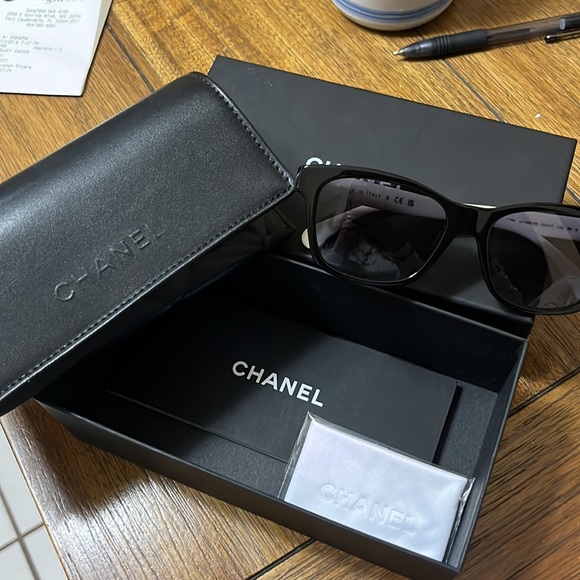 Chanel sunglasses - Picture 3 of 5
